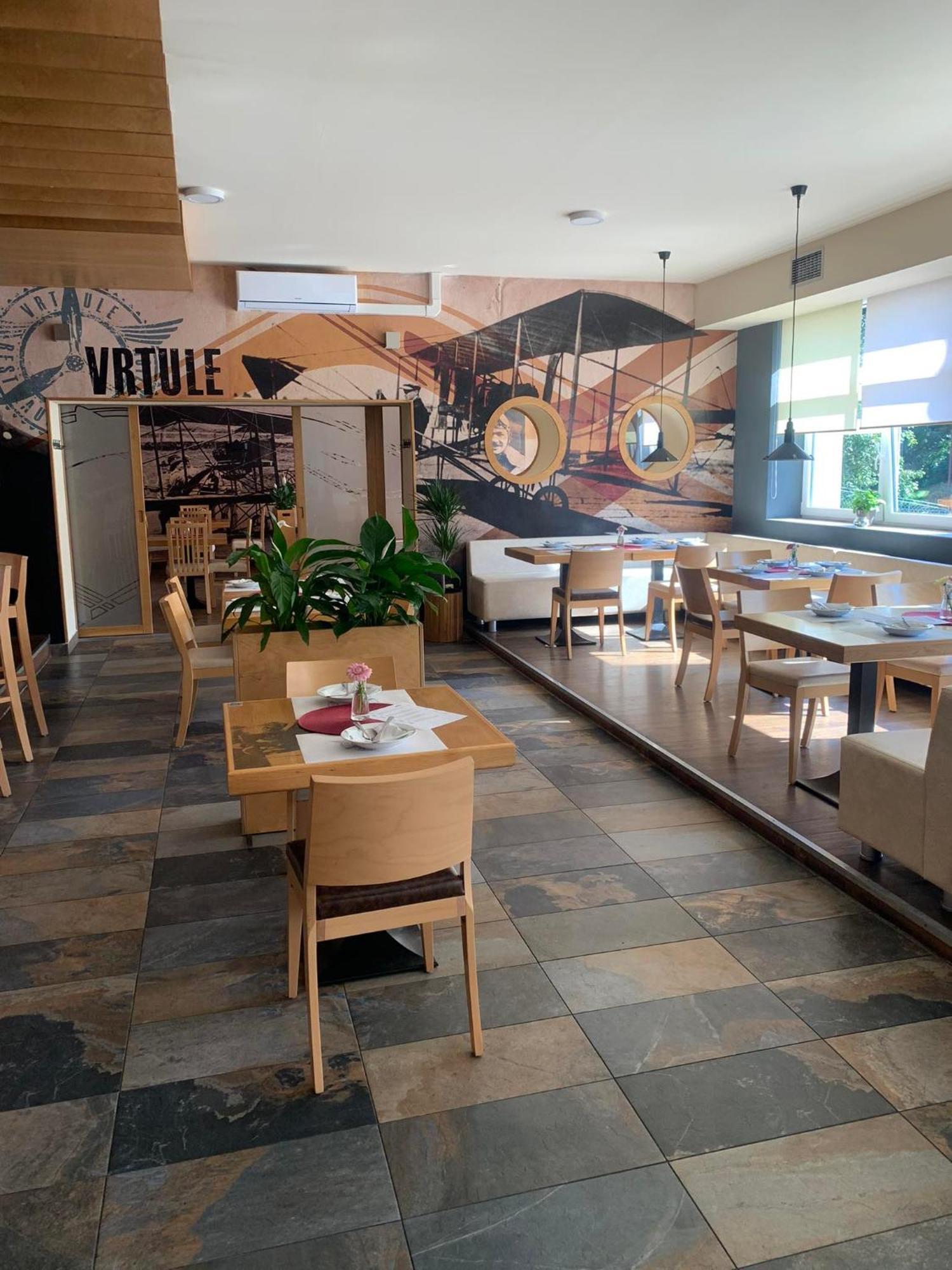 Restaurace A Penzion Vrtule Petrvald  Bagian luar foto